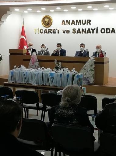 ANAMUR TİCARET VE SANAYİ ODAMIZDAN YOKSUL VE MUHTAÇ ÖĞRENCİLERE TABLET DAĞITIMI 